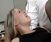 Секретарша решилась на фистинг