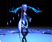 Молодая играет с самотыком мультфильм