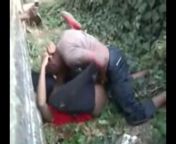 Порно негров в кустах