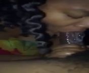 Негритянка сосет со слюнями