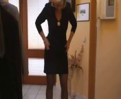 Зрелая шлюха работает дырой