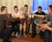 Пустили по кругу русскую проститутку