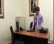 Русский начальник выебал американку на столе