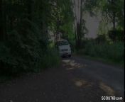 Старуха в чулках трахается в тачке